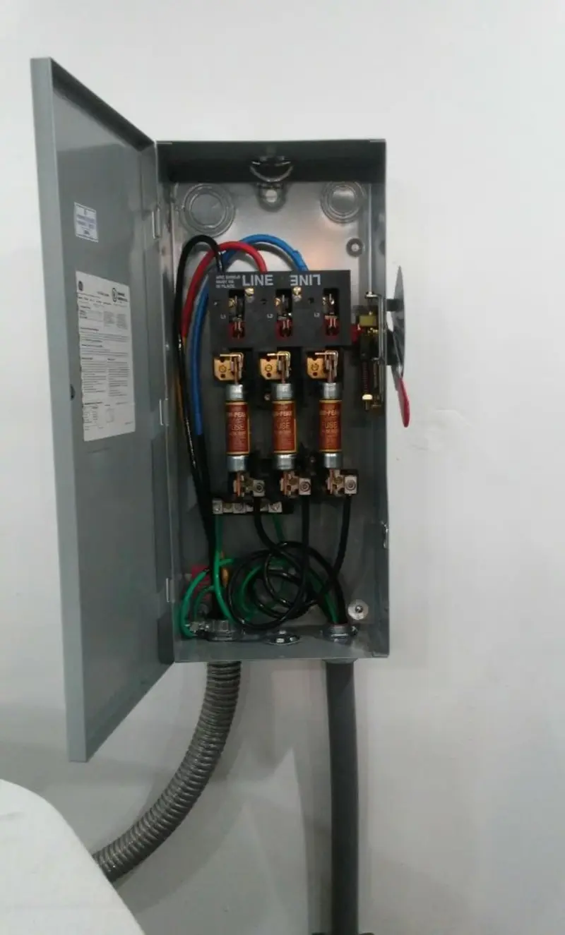 Three-phase disconnect switch installed for Smoke Detector Installation in Wilder